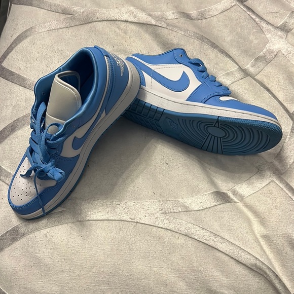 Nike wmns Air Jordan Low 8.5 (UNC) - Picture 1 of 5